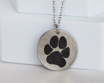 Personalized Pet Pawprint Pendant Necklace, Engraved 1 Inch Pewter Dog Paw Print Coin with Chain, Memorial Gift for Animal Lover