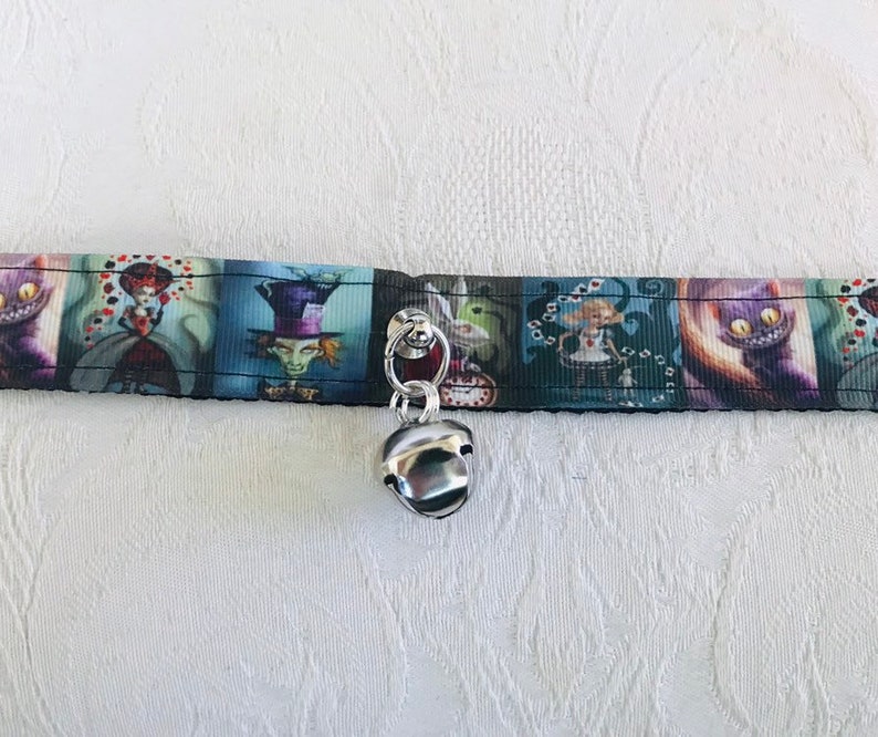 Alice in Wonderland kitten play collar 13 inches