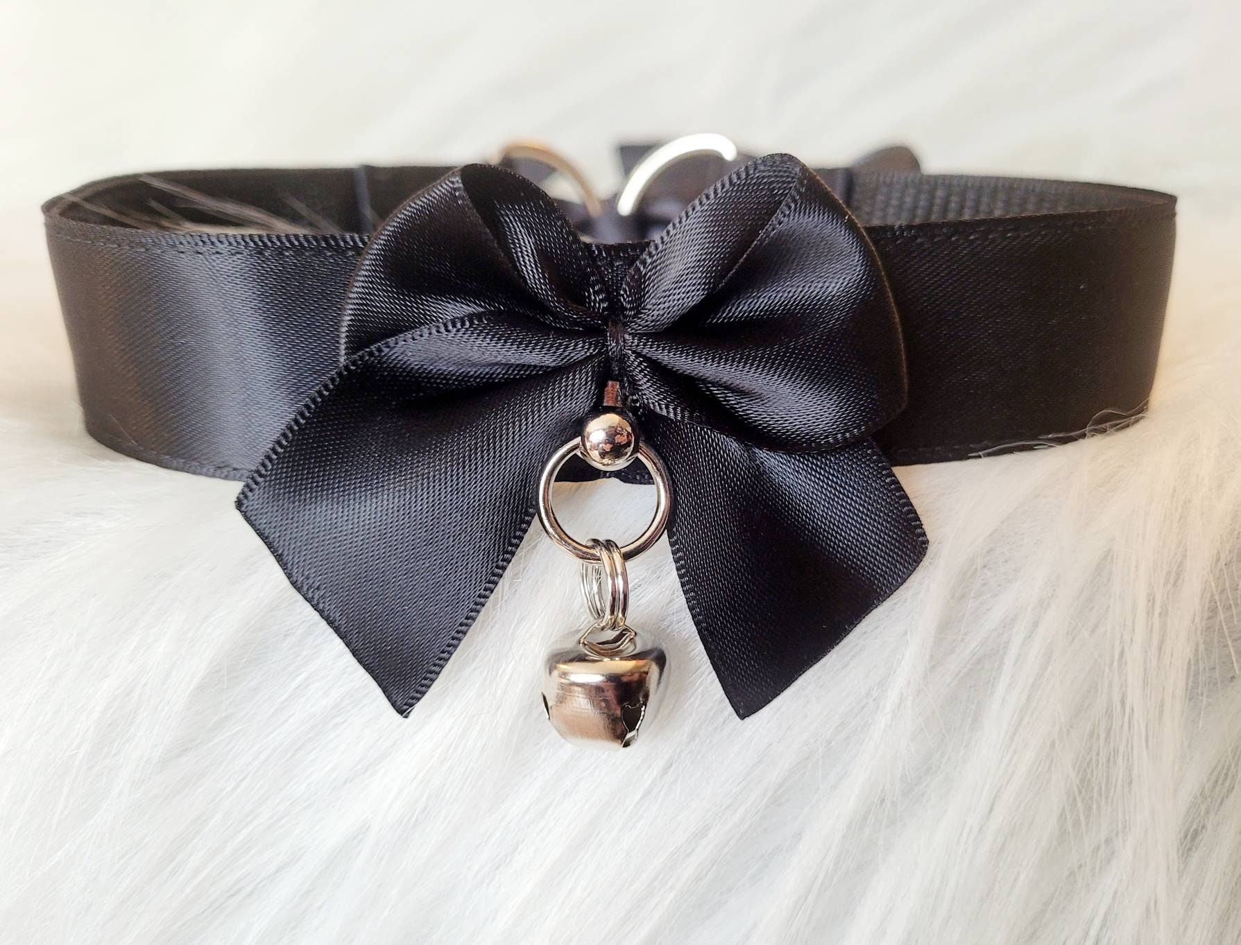 Leather Bow Tie Choker –