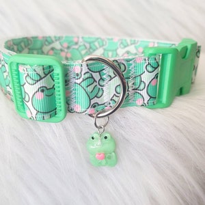 Gargantilla con forma de rana en forma de corazón verde, inspirada en el estilo cottagecore, muy divertida y adorable, collar para cosplay de cachorro, ajuste ajustable