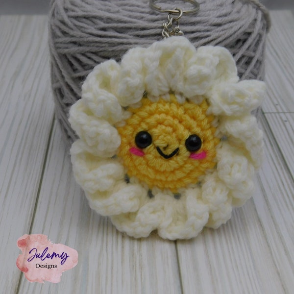 Daisy Pal Keychain, crochet keychain, amigurumi flower, 1 pc handmade daisy flower keychain