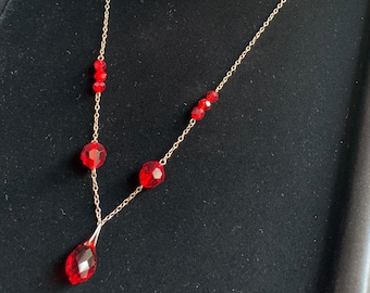 Vintage unusual red faceted glass and silver-tone chained necklace17 inches long