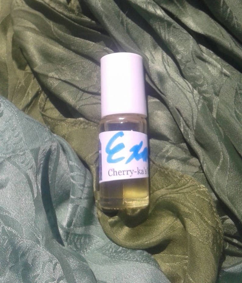 Earthy Alchemy fragrance Myrrh, oakmoss, copaiba image 1