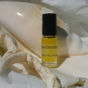 Mesmerize fragrance, favored for possessing your enemies (cypress, lime, rose)