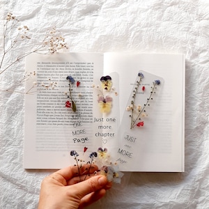 Just one more chapter, pressed Flower bookmark, marque page en fleurs séchées, birthday gift, one more page bookmark, Christmas gift for her image 1