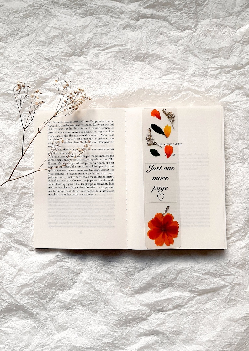 Just one more chapter, pressed Flower bookmark, marque page en fleurs séchées, birthday gift, one more page bookmark, Christmas gift for her image 5