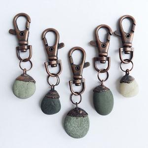Pebble keychain | Beach Pebble keychain | Ocean Pebble key chain | Stone key clip | Beach stone keychain | Rough stone keychain
