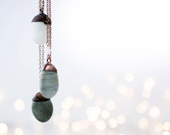 Beach pebble necklace | Raw stone necklace | Beach stone necklace | Pebble pendant on copper chain | Marthas Vineyard beach pebble necklace