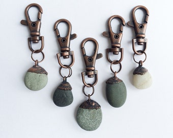 Pebble keychain | Beach Pebble keychain | Ocean Pebble key chain | Stone key clip | Beach stone keychain | Rough stone keychain