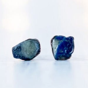 Raw sapphire earrings | Blue sapphire earrings | Blue sapphire jewelry | Raw stone earrings | Birthstone earrings | Birthstone Jewelry
