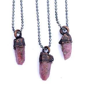 Colar de rubi genuíno | Colar de rubi natural | Colar de Birthstone de julho | Pingente de cristal de rubi bruto | Jóias com pedras de nascimento | Pedra de nascimento rubi
