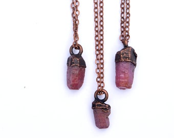 Collier en cristal rubis | Collier rubis brut | Collier minéral brut | Pendentif rubis sur chaîne en cuivre | Pendentif en cristal rubis brut