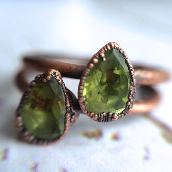 Green Peridot ring | Faceted peridot stacking ring | Copper & peridot stack ring | Electroformed jewelry | Organic Faceted stone jewelry