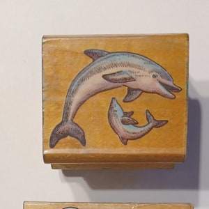 Delfin Mama und Kalb & Welle Sehr Vintage Lot Holz montiert Stempel von All Night Media 492E und 481E 1986 vintage HTF