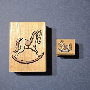 2 tampons en caoutchouc vintage cheval à bascule montés sur bois, jouets pour enfants, érable canadien remarquable