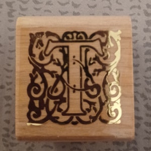Buchstabe T Fancy Initial Holz montiert Stempel von Crafty Produktionen 1996 selten schwer zu finden vintage 20ST Illuminated Script