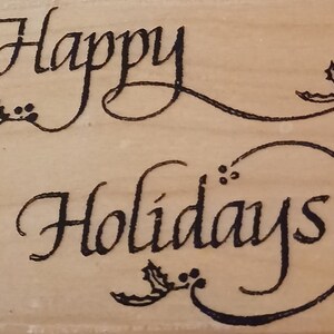 Grote Happy Holidays op hout gemonteerde rubberstempel 2000 van Rubber Cottage RC-193FA