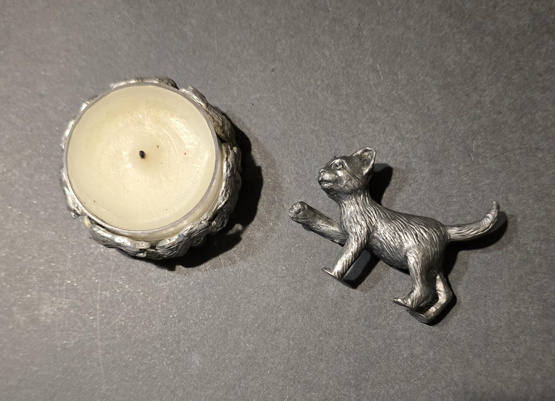 ミニピューター製精巧な猫の彫像彫刻置物 キャンドルホルダー付き 