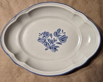 Pfaltzgraff Yorktowne Sculpted Oval Dish 601 Relish Serving Side Dish Blue Tulip Castle Mark 8 inch ultra rare piece Colonial American VG