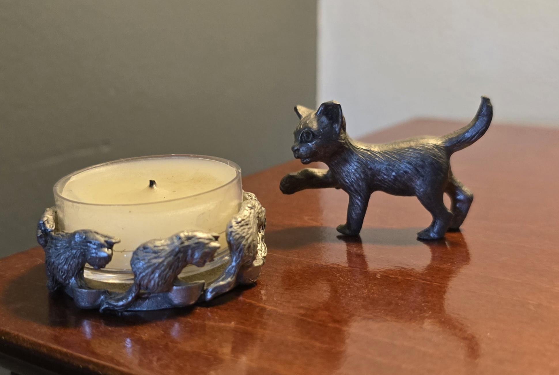 ミニピューター製精巧な猫の彫像彫刻置物 キャンドルホルダー付き