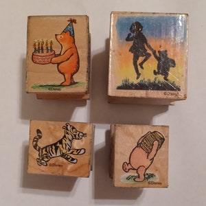 4 Timbres en caoutchouc vintage rares Winnie l'ourson Tigrou Christopher Robin montés sur bois par All Night Media Disney HTF