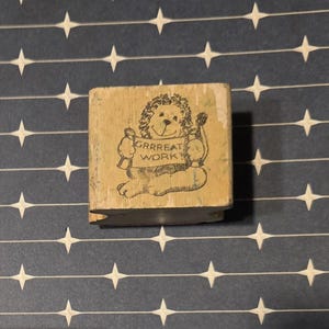 GRRREAT tolle Arbeit Schule Grading Vintage Holz befestigt Stempel Humorvoller Witz seltene alte Schule von Fearless Design