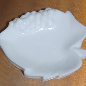 Imperial Glass Grape Leaf Vintage Heavy Milk Glass Ashtray Dish white milkglass