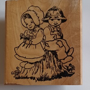 Timbro in gomma vintage con cornice in legno, stile Amish, raffigurante un ragazzo e una ragazza, prodotto da Golden Rule Supply, Indiana, francobollo vintage molto raro.