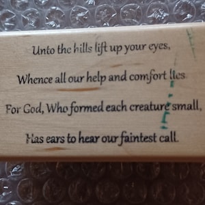 Timbro in gomma montato su legno "Finché le colline non sollevino i tuoi occhi" di un'annata ultra rara del 1999, creazione spirituale delle creature