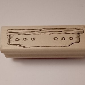 Wood Shelf L 34 von DJ Inkers Holzmontierter Stempel