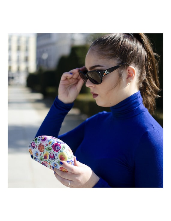 Hard clamshell sunglasses case hotsell