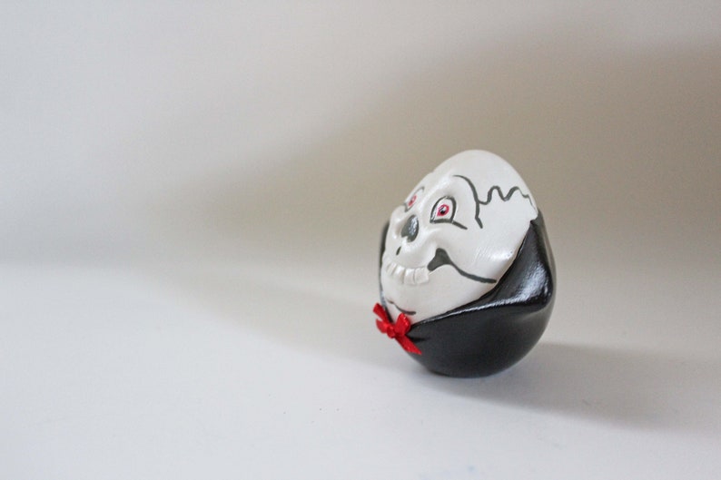 Ceramic Eggspressions Skeleton