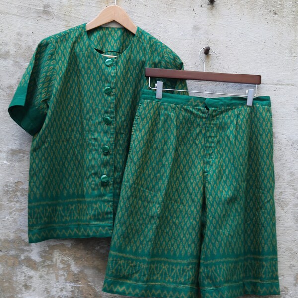 Green Abstract Vintage Two Piece Women's Casual Comfortable Gold Green Cute Ethnic 1970s 70s Golden Medium Size Blouse and Shorts 1960s 60s