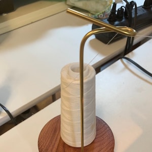 Thread holder for cone thread
