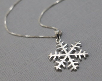 Snowflake Necklace, Sterling Silver Snowflake Pendant on Sterling Silver Box Necklace Chain,Winter Wedding Necklace, Daughter Christmas Gift