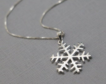 Snowflake Necklace, Sterling Silver Snowflake Necklace, Christmas Necklace, Winter Wedding Necklace, Gift for Her, Flower Girl Gift Necklace