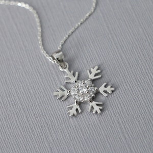 Sterling Silver Snowflake Necklace, Winter Necklace, Winter Wedding Necklace, Bridesmaid Necklace, Snowflake Necklace, Christmas Necklace