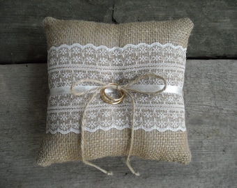 Burlap ring pillow Burlap Ring Bearer Pillow Ivory or White lace Ring cushion Woodland / Rustic / Cottage style Weddings