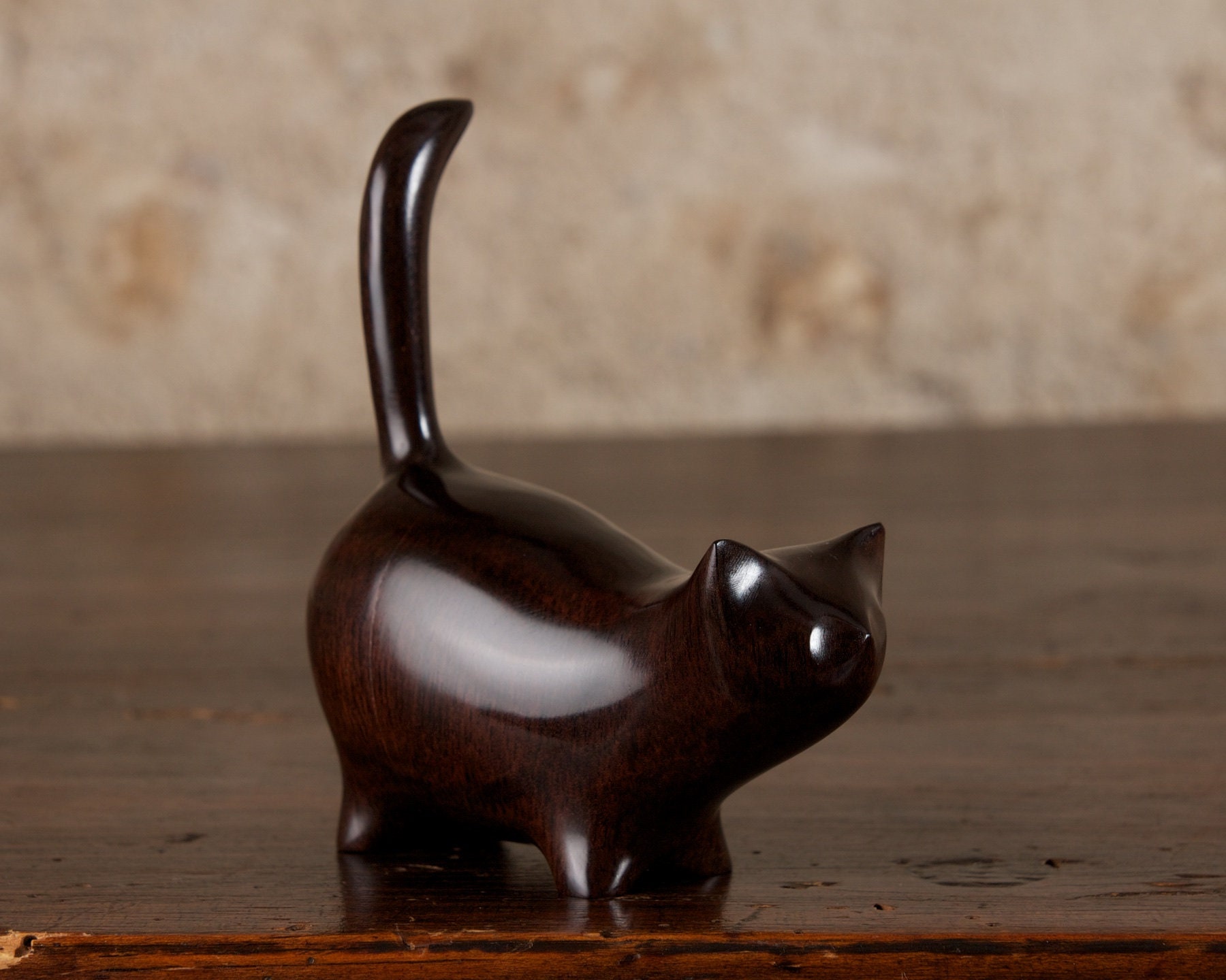 small wooden cat