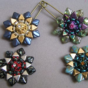 Pattern/Tutorial in English for the brooch Midnight sun