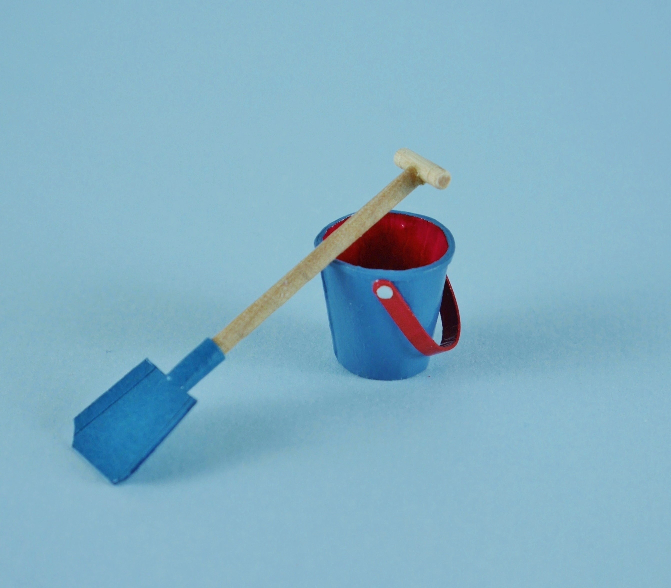 blue beach bucket