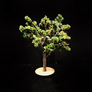 Medium Green Completed Model Tree Miniature For Dioramas, Wargaming, Railway Railroad Layout Scenery