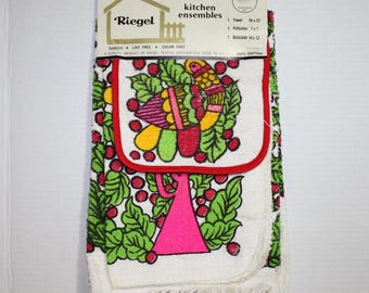 Brilliantly bright 3 pc Christmas kitchen towel set New on original paper hanger, partridge horn violin. towel potholder dishcloth by Riegel