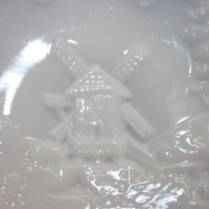 Windmill scene on Imperial Glass Co white ruffle edge bowl, great condition 7.75&quot; across