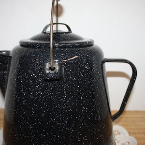 10&quot; tall vintage dark blue enamelware pot with handle, 12&quot; tall with handle up