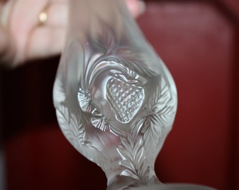 Frosted Fenton bud vase 10" tall with inverted strawberry and leaves design, beautiful condition