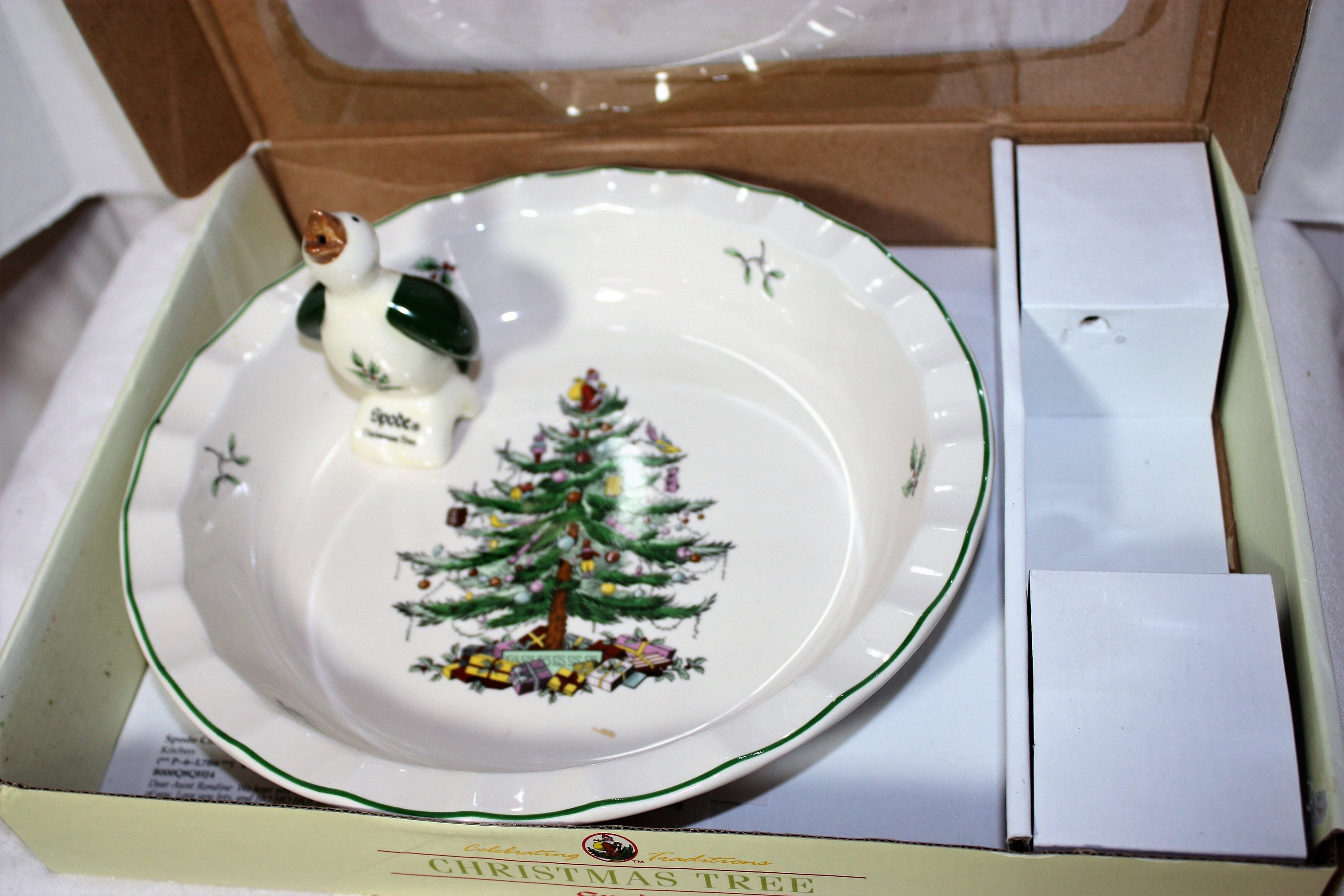 Christmas bakeware pie Christmas Tree Spode 9 inches across.