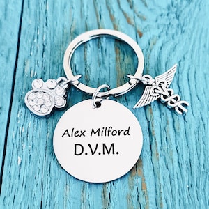 Veterinarian, Vet, Doctor, Grad, Graduation, Gifts for, Vet Keychain, Veterinarian Keychain, Veterinarian Gift, Silver Keychain, customized
