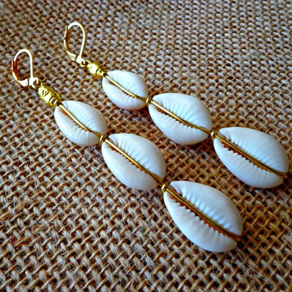 Muschel Ohrringe, Strand Schmuck, dreifach Cowrie Shell Ohrringe, Cowry Muscheln, ethnische Ohrringe, afrikanische Ohrringe
