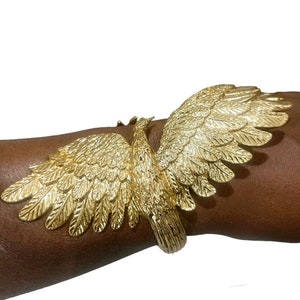 Yellow Gold Large Eagle Bracelet, Arm Jewelry, Fashion, Dramatic, Maximalist, Egyptian, Falcon, Spiritual, Bird Design imagem 5